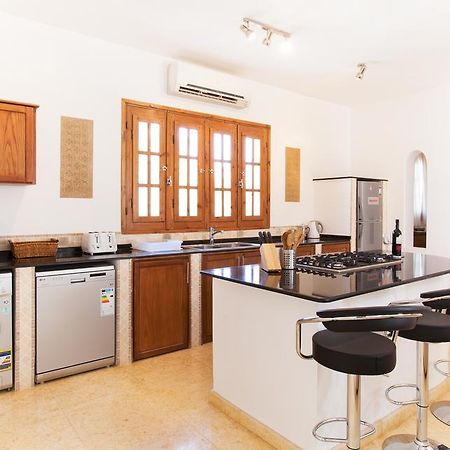 Red Rock Apartments دهب الغرفة الصورة