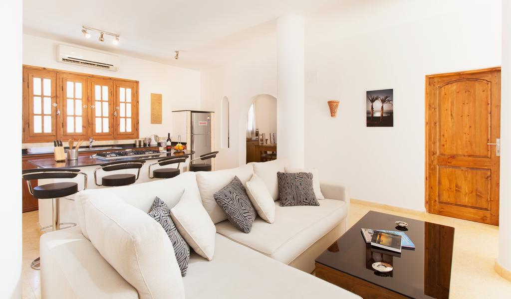 Red Rock Apartments دهب الغرفة الصورة