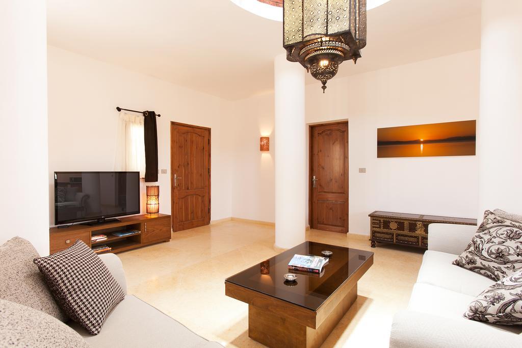 Red Rock Apartments دهب الغرفة الصورة