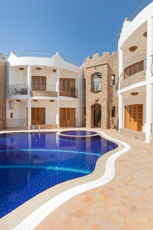 Red Rock Apartments دهب الغرفة الصورة