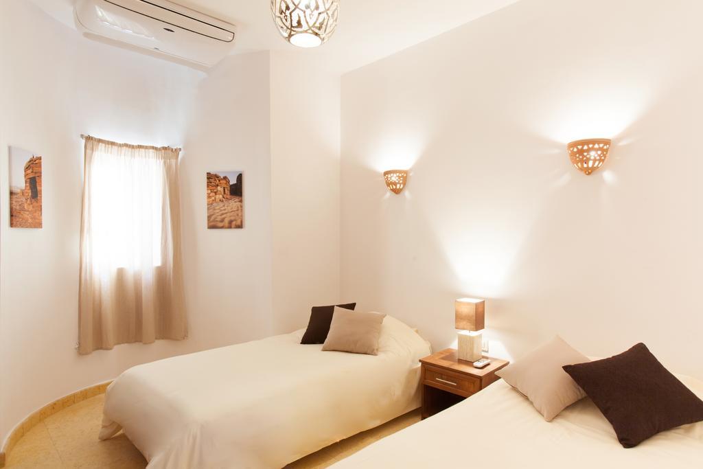 Red Rock Apartments دهب الغرفة الصورة