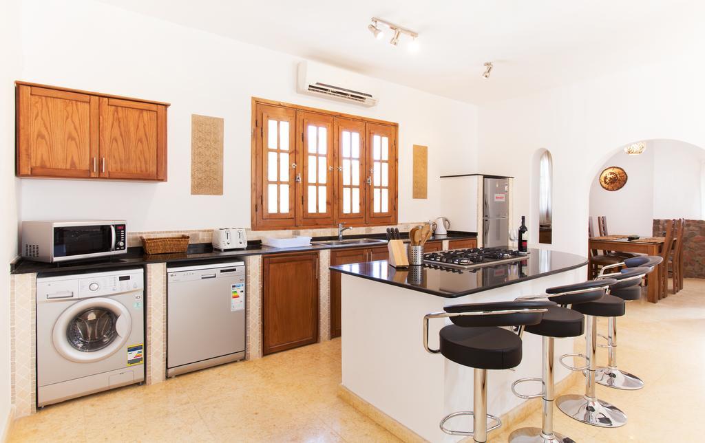 Red Rock Apartments دهب الغرفة الصورة