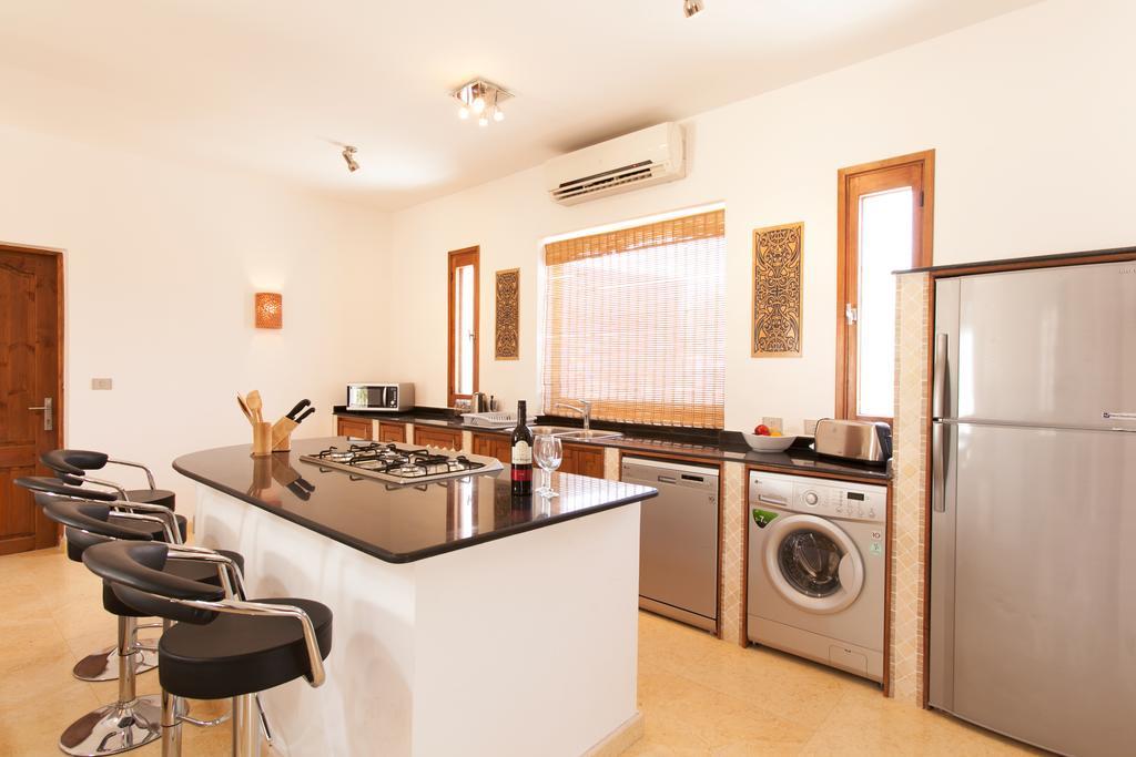 Red Rock Apartments دهب الغرفة الصورة