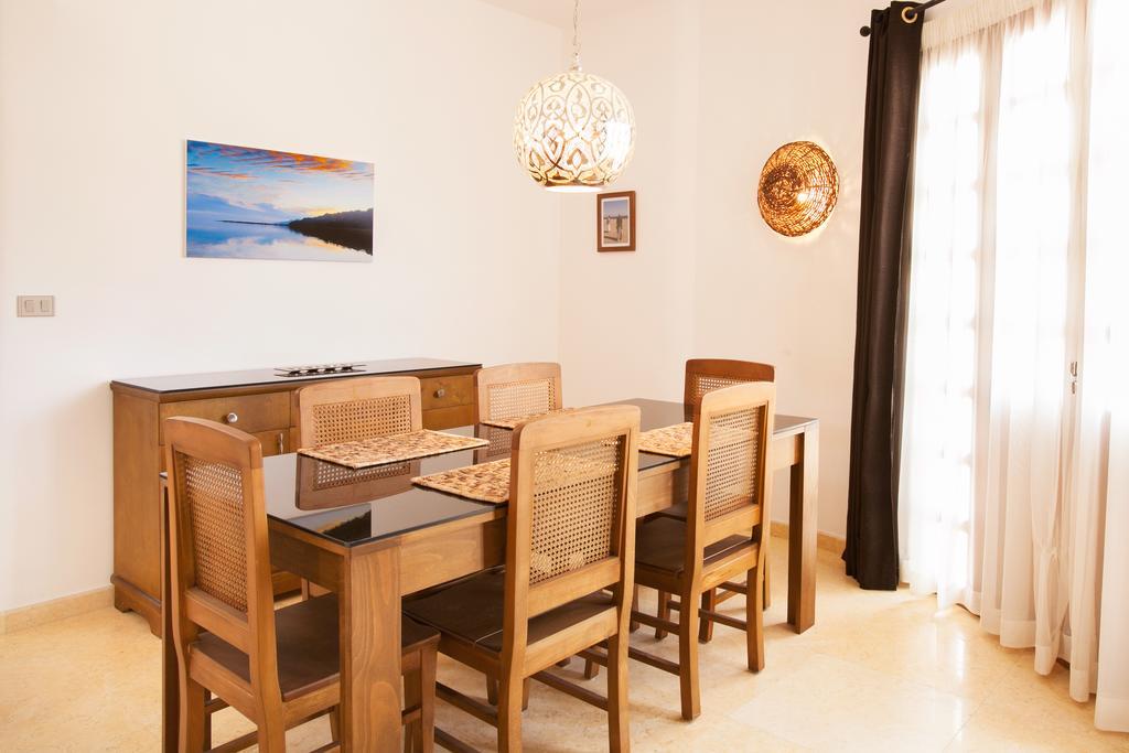 Red Rock Apartments دهب الغرفة الصورة