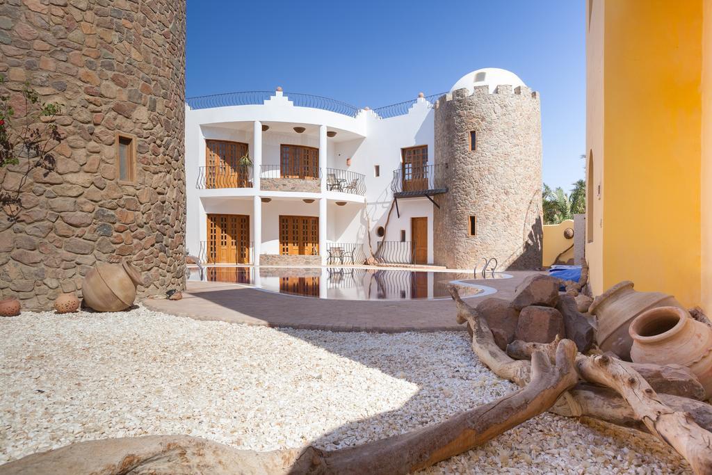 Red Rock Apartments دهب الغرفة الصورة