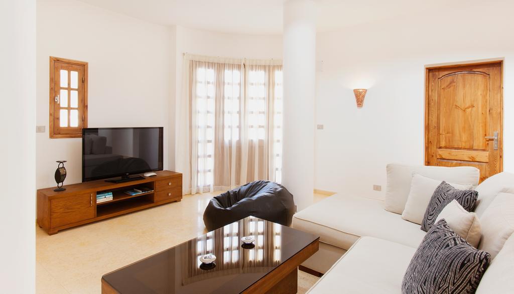 Red Rock Apartments دهب الغرفة الصورة