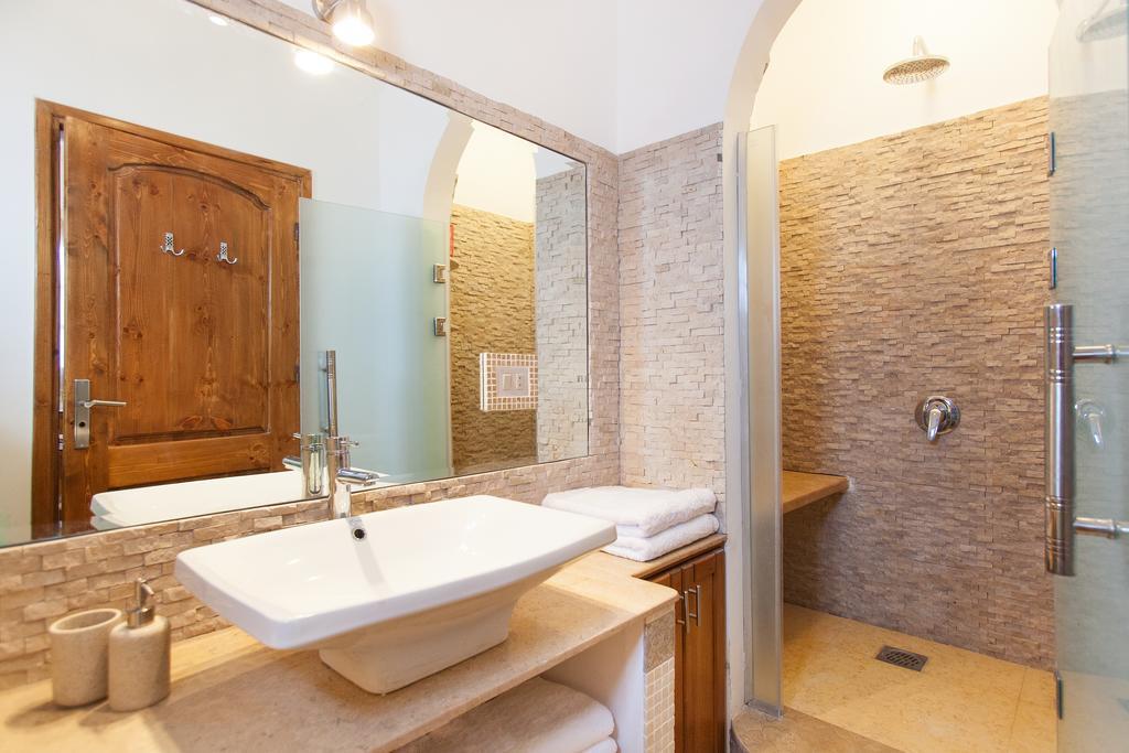Red Rock Apartments دهب الغرفة الصورة